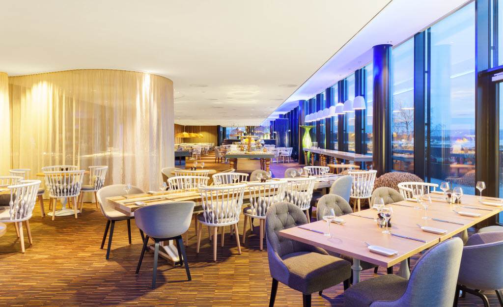 Urheberrecht: Ole Dyre Hesledalen, Torggata 11, 0181, Oslo, Norway, +47 95 15 90 95, oledyre@gmail.com Scandic Fornebu, restaurant